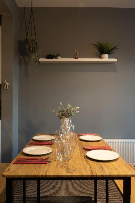 Vibrant City Centre Townhouse With Free Parking Rare Outdoor Patio Belfast Exteriör bild