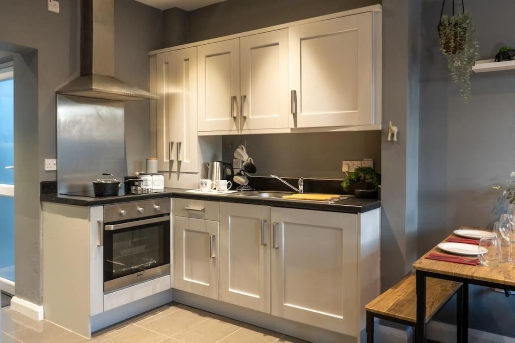 Vibrant City Centre Townhouse With Free Parking Rare Outdoor Patio Belfast Exteriör bild