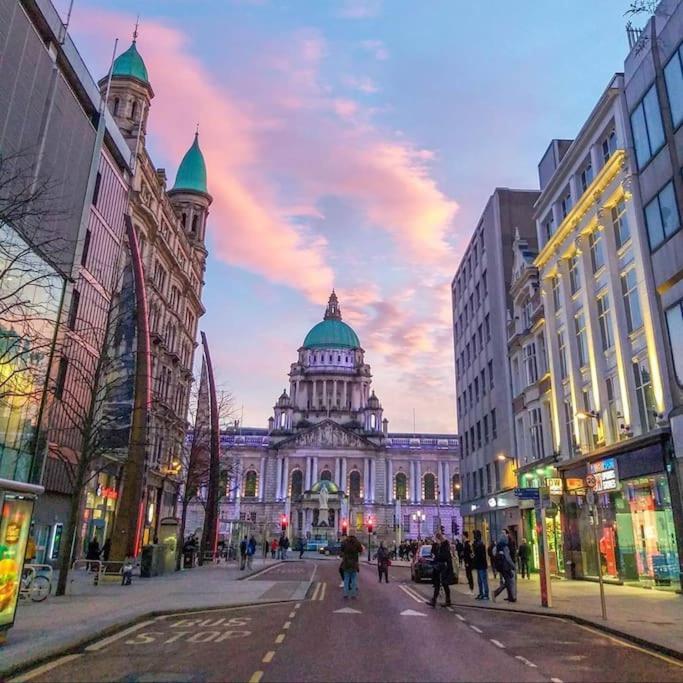 Vibrant City Centre Townhouse With Free Parking Rare Outdoor Patio Belfast Exteriör bild